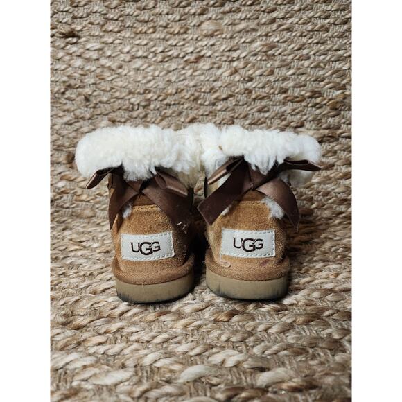 UGG UGGS Jesse Bow II Girl's Toddler Size 7 Fleece Lined Brown Suede Boots - Picture 1 of 11